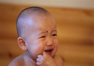 小孩吃瓜就吐,小孩吃瓜吐出的成长趣事